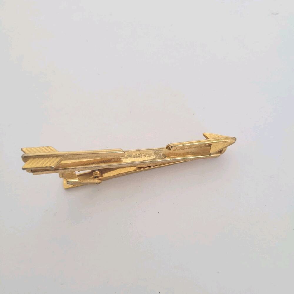 Miss Osaka Gold Plated Tone Tie Bar Expendable Clip Vintage Arrow 70s Retro